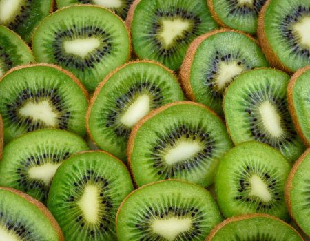 sliced kiwi fruits