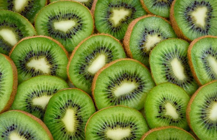 sliced kiwi fruits